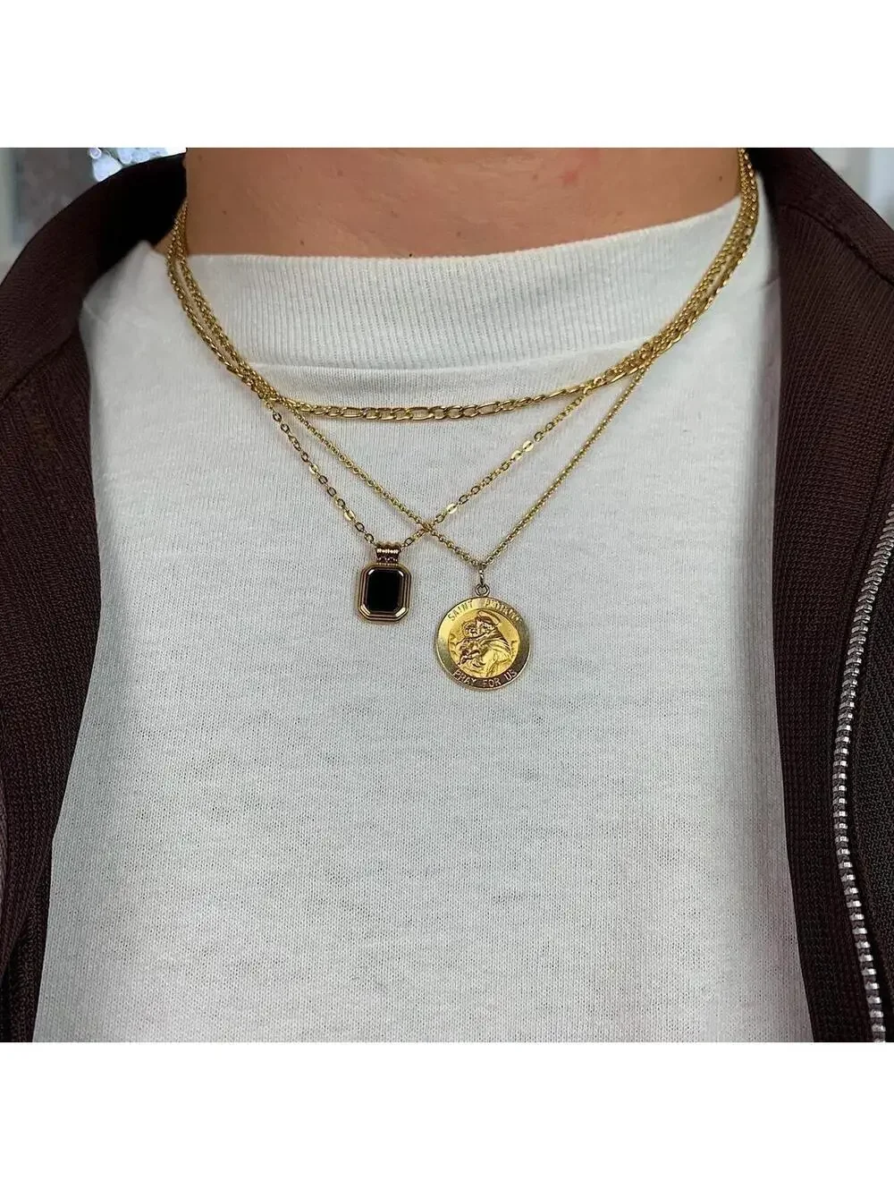 Vintage Style Classy Figaro Gold Chain Black jewel opal pendant necklace. Gold P
